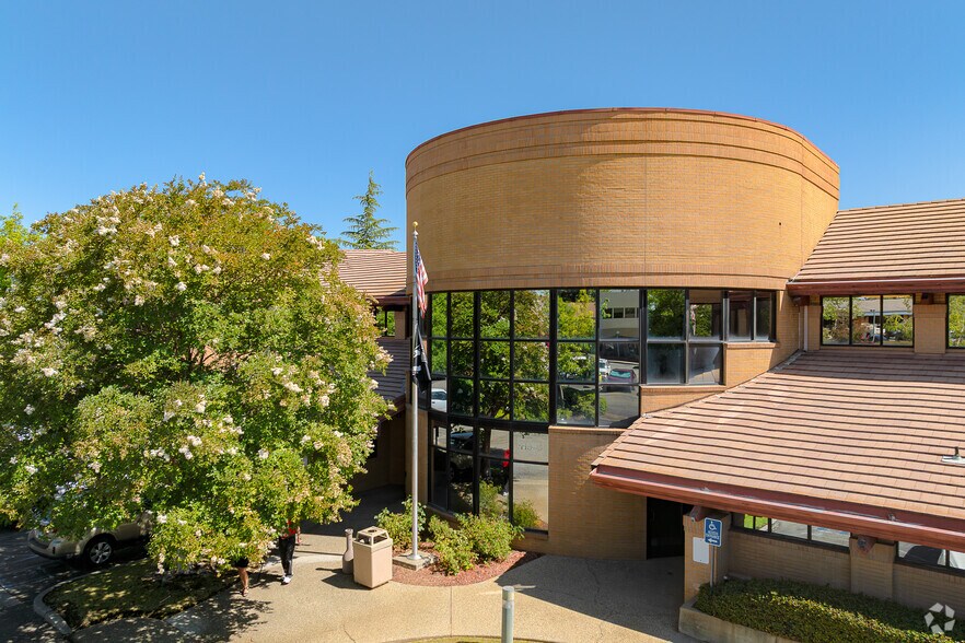 More Photos Of 11985 Heritage Oak Pl, Auburn Office For Lease