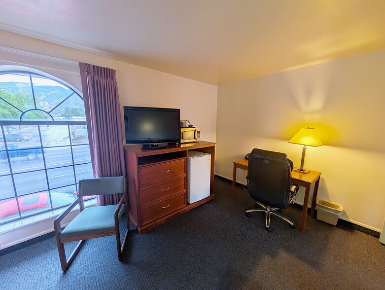 More Photos Of 145 N Main St, Manti Hotel For Sale