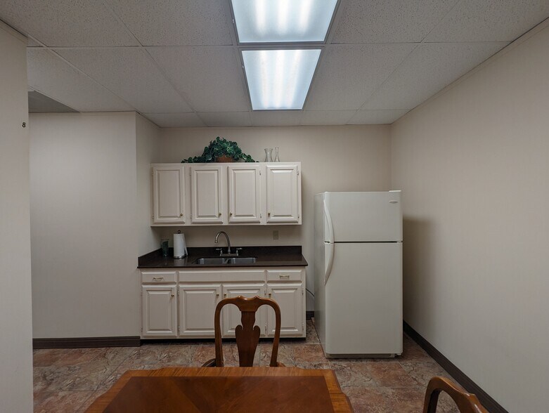 More Photos Of 2660 Sweetgum Ln, Beaumont Office For Sale