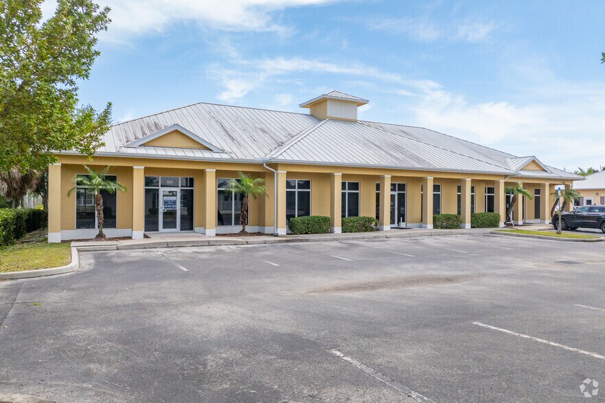 More Photos Of 9705 Commerce Center Ct, Fort Myers Medical For Sale