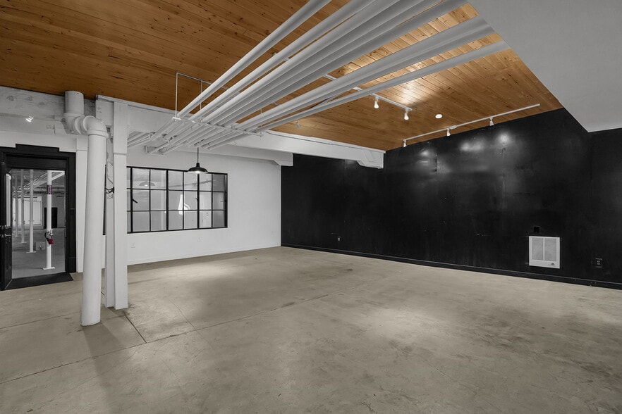 More Photos Of 1150-1180 Corrugated Way, Columbus Warehouse For Lease