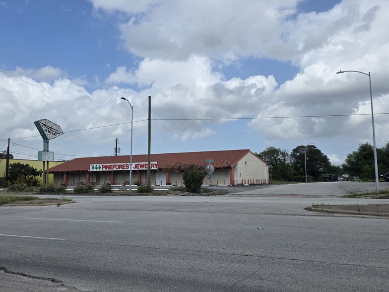 Primary Photo Of 1141 Uvalde Rd, Houston General Retail For Sale