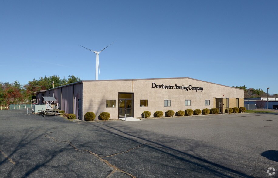 More Photos Of 9 Gallen Rd, Kingston Industrial For Lease