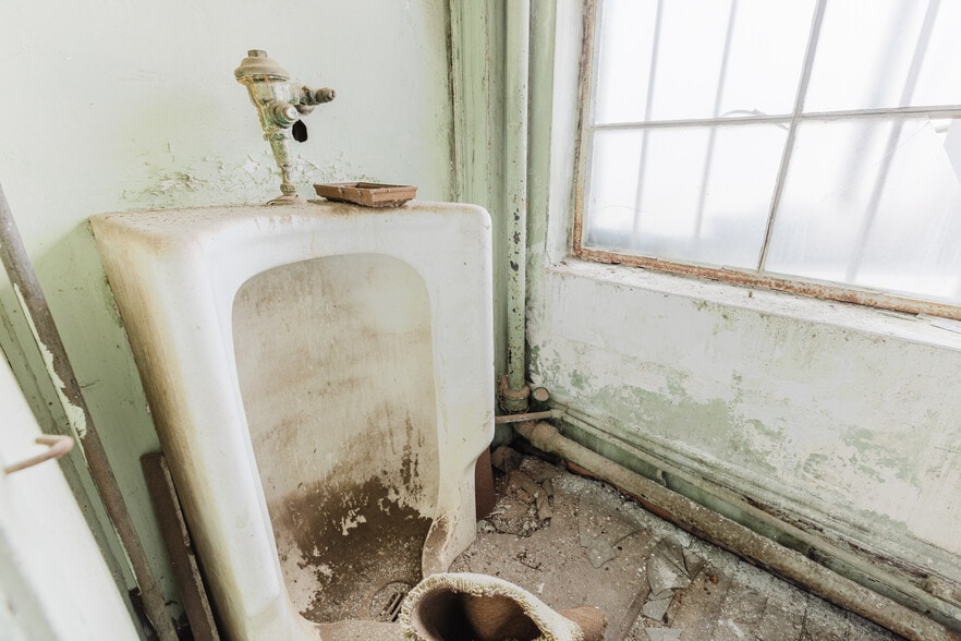 More Photos Of 217 W Lamar St, Americus General Retail For Sale