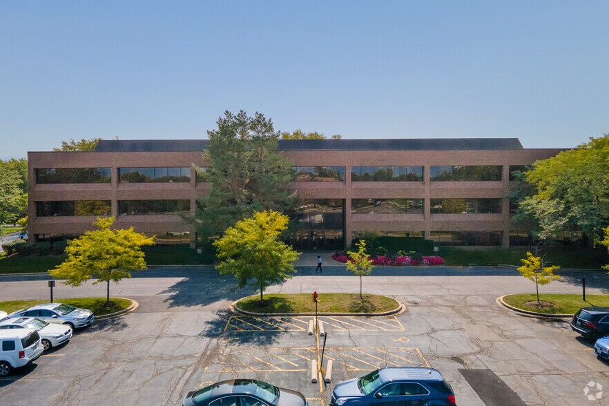More Photos Of 1110 Lake Cook Rd, Buffalo Grove Office For Lease