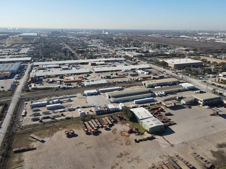 More Photos Of 1111 McCarty St, Houston Warehouse For Lease