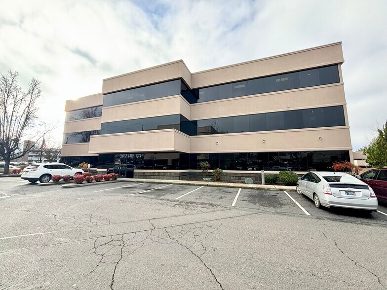 More Photos Of 1555 E McAndrews Rd, Medford Medical For Lease