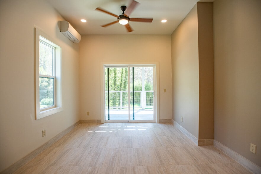 More Photos Of 9400 US-19 W, Bryson City Hotel For Sale