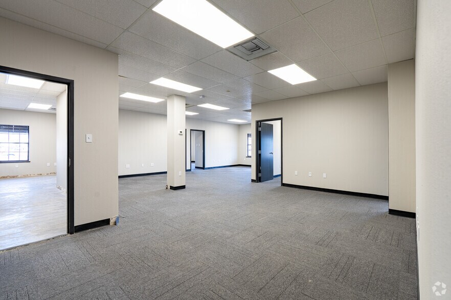 More Photos Of 7108 Airport Rd, El Paso Office For Sale
