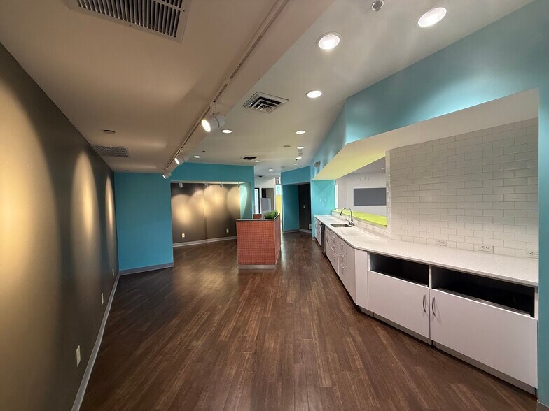 More Photos Of 3201-3301 Armar Dr, Marion Coworking Space
