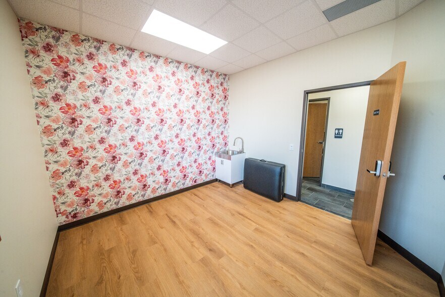 More Photos Of 3269 19th St NW, Rochester Coworking Space