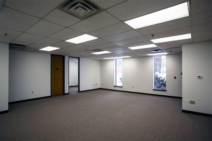 More Photos Of 10-16 Craig Rd, Acton Light Manufacturing For Lease