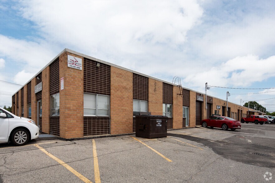 More Photos Of 229 Newtown Rd, Plainview Warehouse For Lease