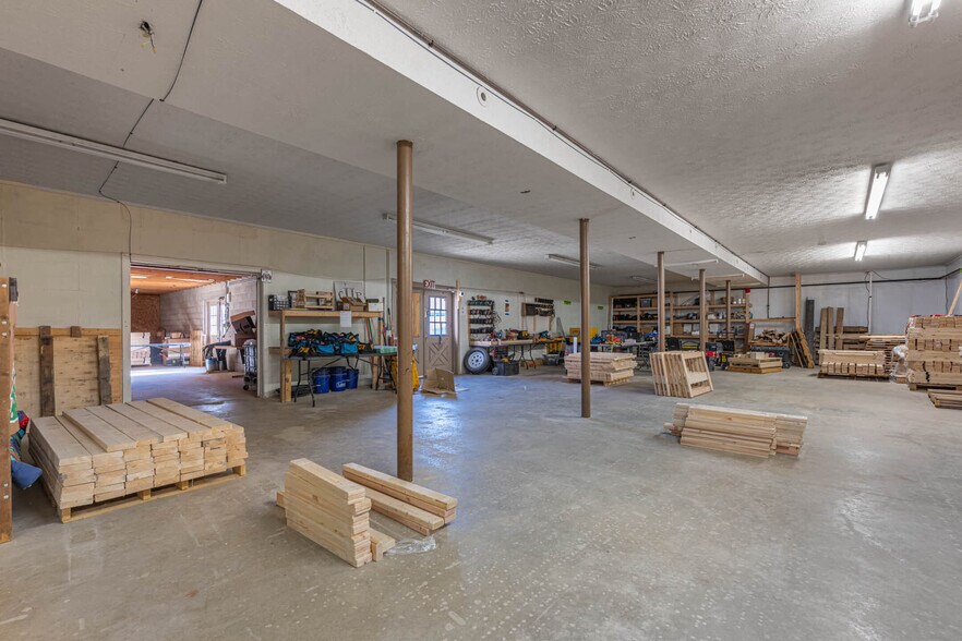 More Photos Of 5174 Hamilton Middletown Rd, Hamilton Light Distribution For Sale
