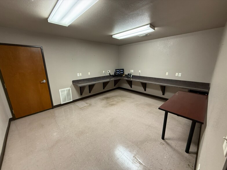 More Photos Of 501 Boyd Business Pky, Boyd Warehouse For Sale