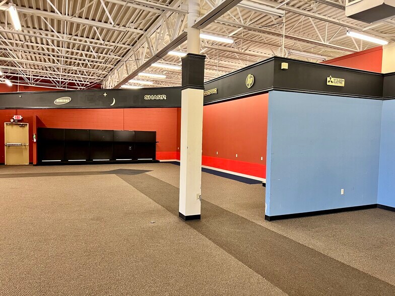 More Photos Of 2850 N Market St, Shreveport Freestanding For Sale