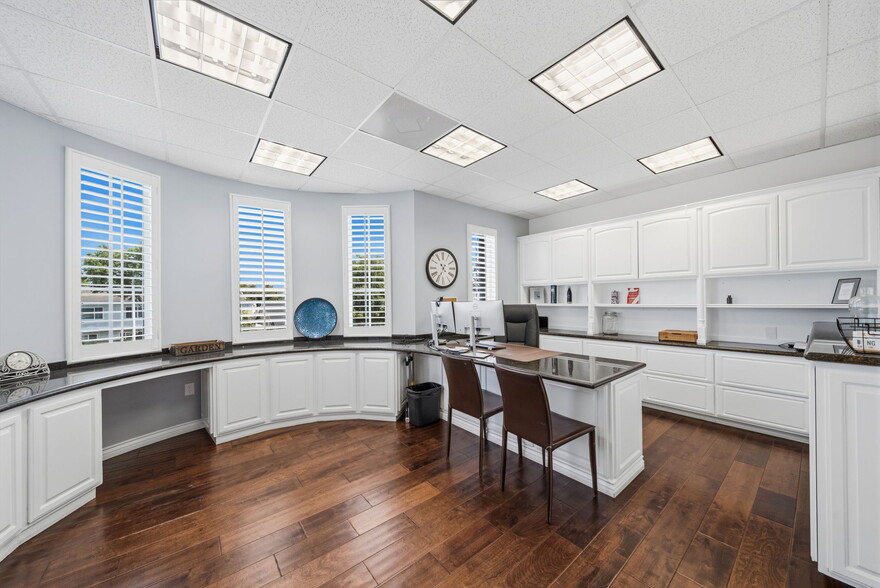 More Photos Of 24018 Lyons Ave, Newhall Loft Creative Space For Sale