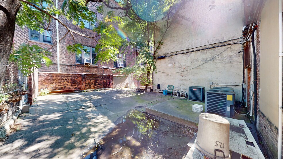 More Photos Of 842 Manhattan Ave, Brooklyn Storefront For Lease