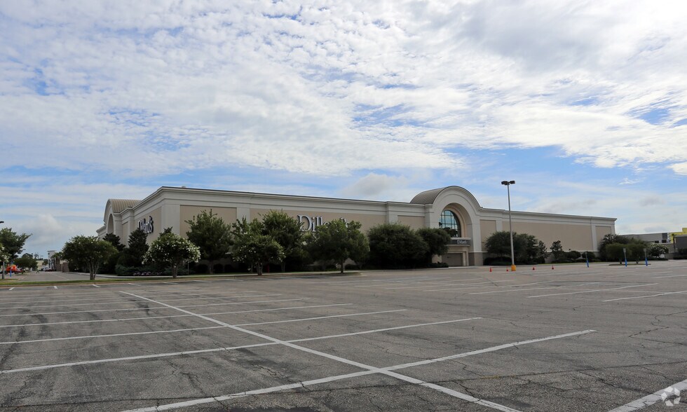 More Photos Of 2600 Beach Blvd, Biloxi Unknown For Lease