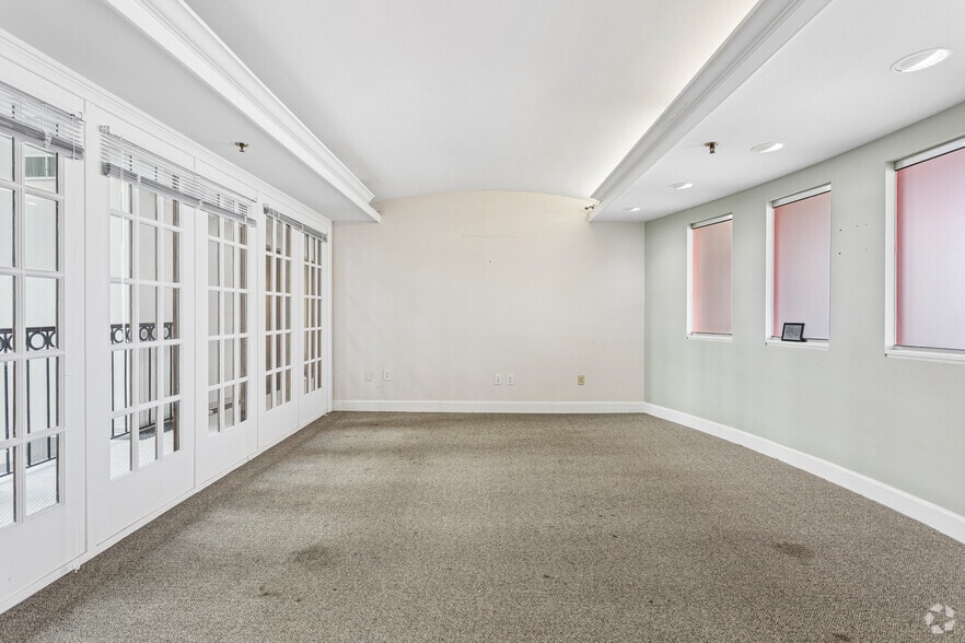 More Photos Of 1708 Peachtree St NW, Atlanta Medical For Sale