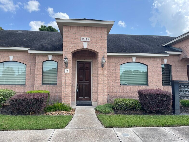 More Photos Of 11123 McCracken Cir, Cypress Office For Sale