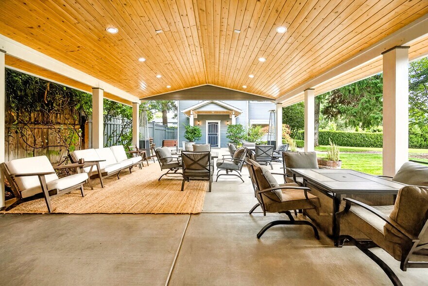 More Photos Of 111 Cedar St, Rogue River Office Residential For Sale