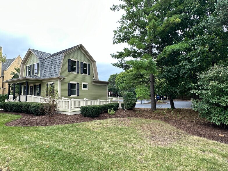 More Photos Of 501 W Main St, West Dundee Storefront Retail Office For Lease