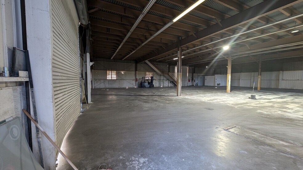 More Photos Of 900-912 E 1st St, Pomona Manufacturing For Lease