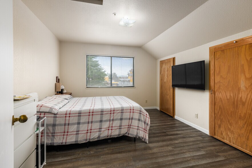 More Photos Of 1260-1278 Broadway, Sonoma Freestanding For Sale