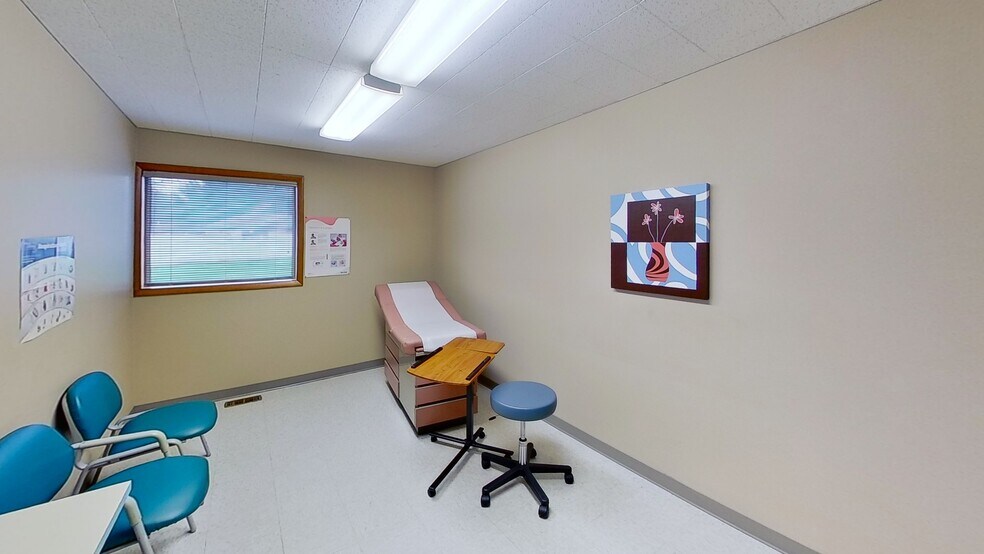 More Photos Of 502 Wall St, Valparaiso Medical For Lease