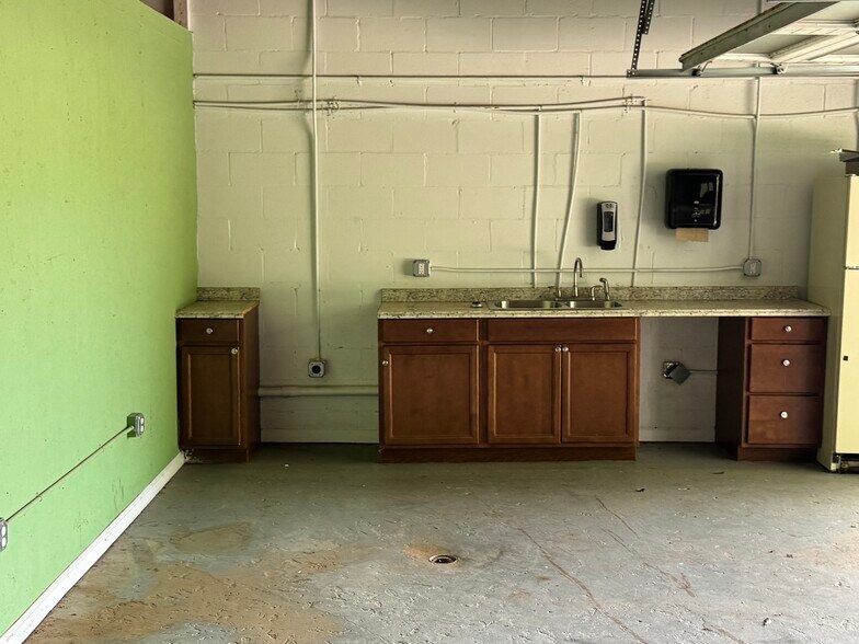 More Photos Of 401 Bankhead Hwy, Carrollton Office For Lease