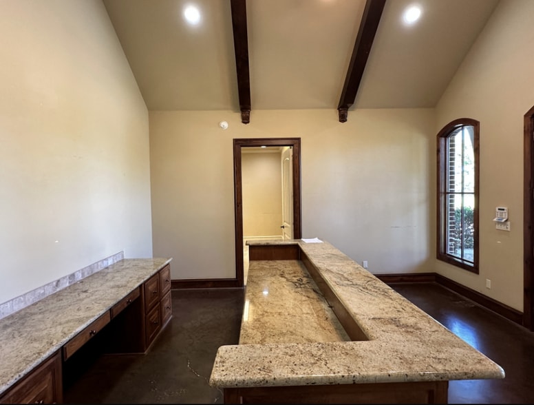 More Photos Of 441 Lone Star Dr, Abilene Office For Sale