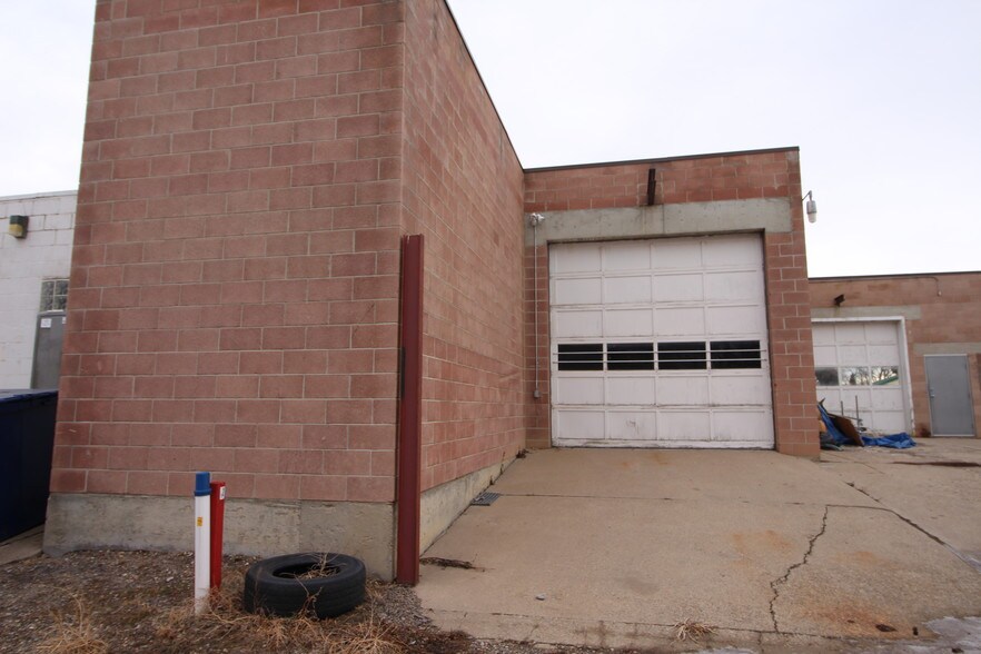 More Photos Of 126 Mayor Magrath Dr N, Lethbridge Storefront For Lease