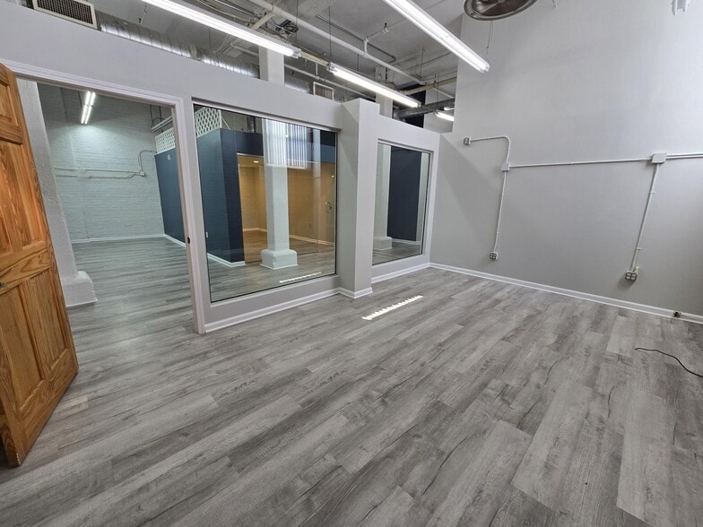 More Photos Of 1667 E 40th St, Cleveland Loft Creative Space For Sale