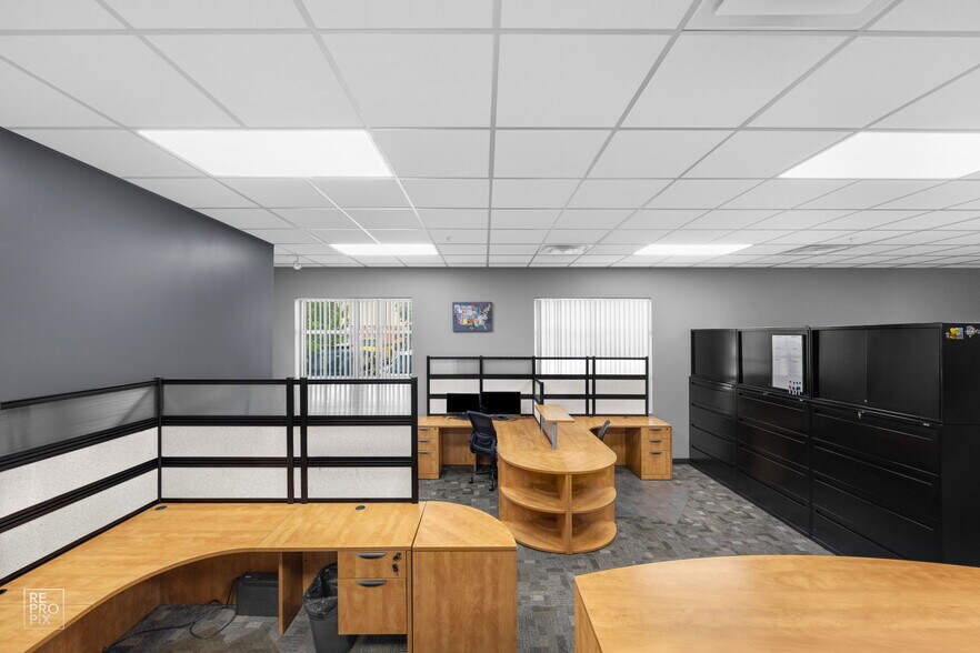 More Photos Of 650 E 107th St, Bolingbrook Coworking Space