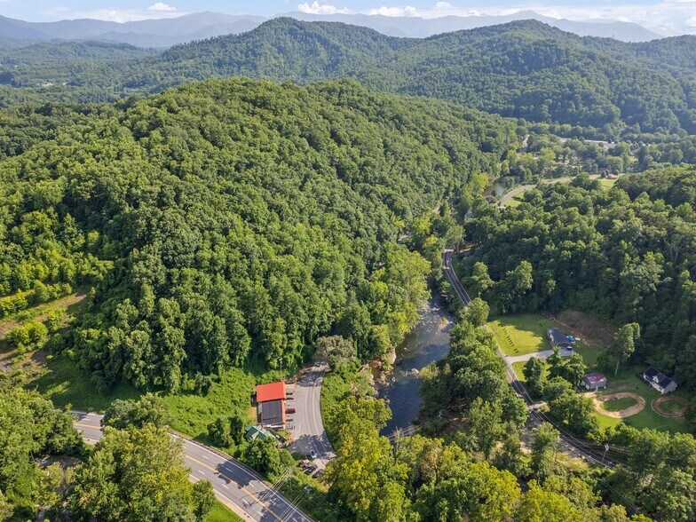 More Photos Of 119 Whitewater Dr, Cherokee Freestanding For Sale