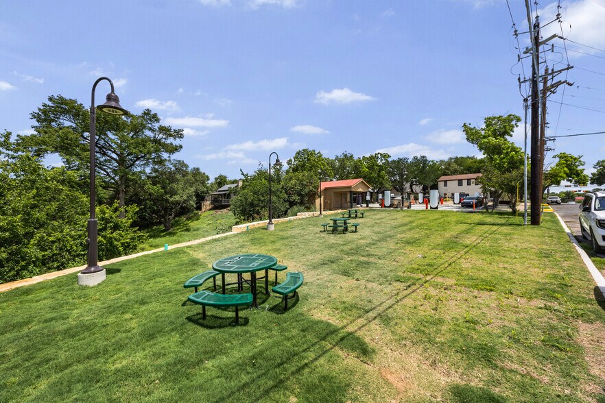 More Photos Of 425 E Main St, Fredericksburg Restaurant For Sale