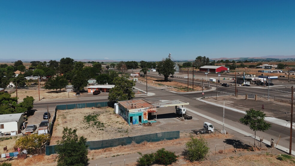 More Photos Of 404 South St, Mabton Service Station For Sale