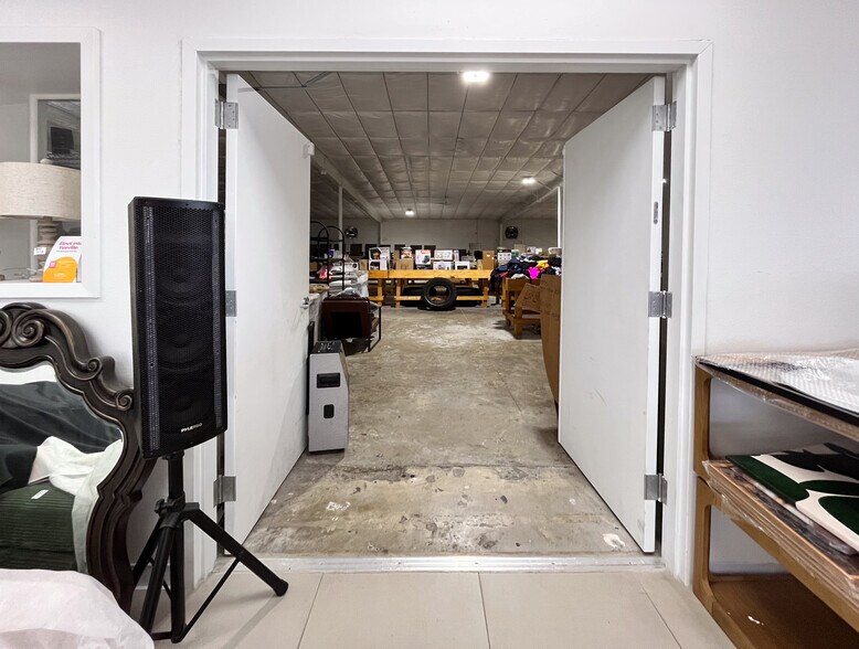 More Photos Of 16210 Clay Rd, Houston Auto Repair For Lease