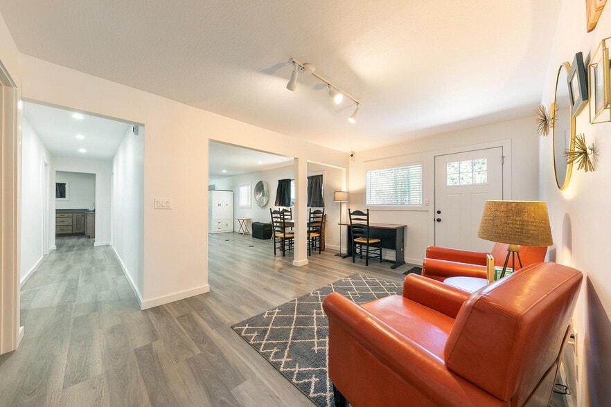 More Photos Of 8393 N Lake Blvd, Kings Beach Showroom For Sale