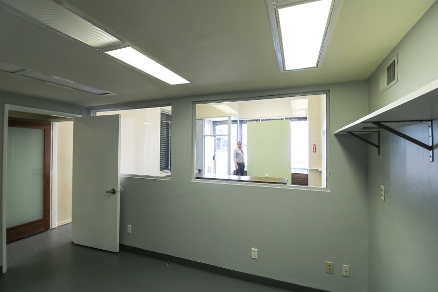 More Photos Of 160-166 W Pico Blvd, Los Angeles Apartments For Sale