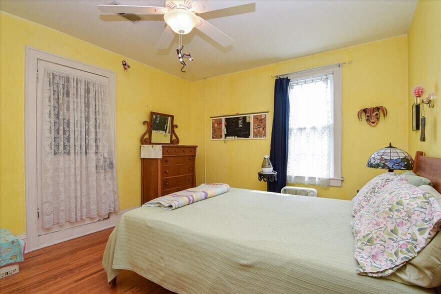 More Photos Of 1911 Memorial Ave SW, Roanoke Office Residential For Sale