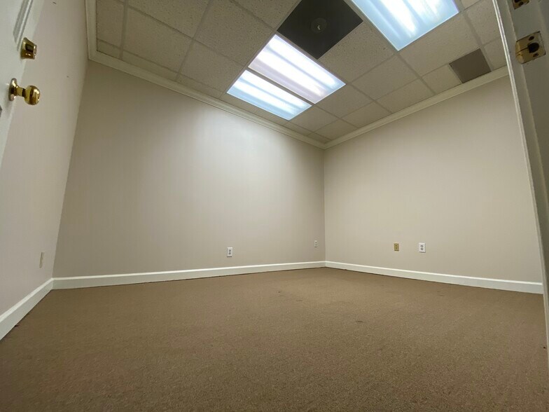 More Photos Of 1776 Old Spring House Ln, Dunwoody Medical For Lease