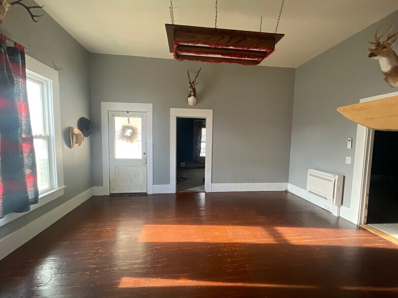 More Photos Of 215 W Main St, Lometa Specialty For Sale