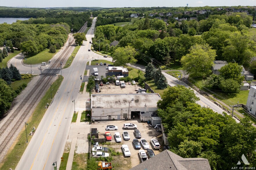 More Photos Of 926 Main St, Lemont Light Distribution For Sale