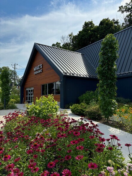 More Photos Of 600 E Putnam Ave, Cos Cob Freestanding For Lease