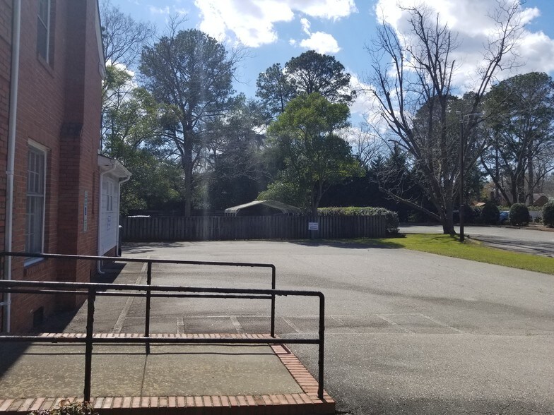 More Photos Of 1112 E Ash St, Goldsboro Office For Sale