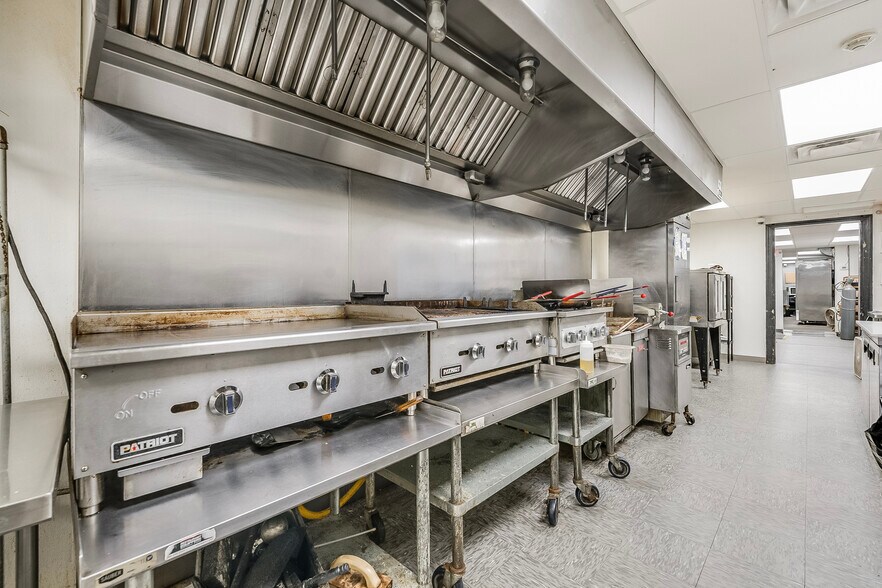 More Photos Of 617 S Washington St, New Paris Bar For Sale