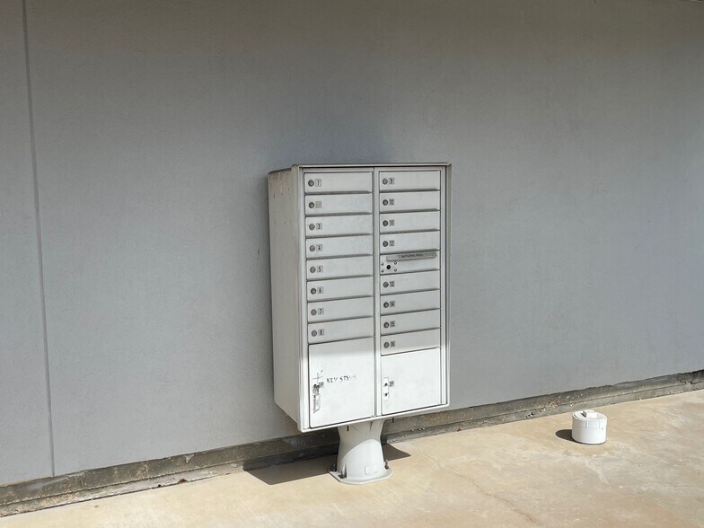 More Photos Of 701 E Main St, Tomball Storefront For Lease