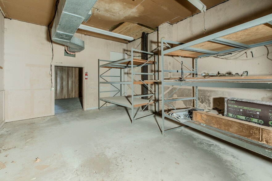 More Photos Of 221 S Main St, McGregor Storefront Retail Office For Sale